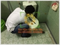 Cách giải quyết mùi hôi và nước bắn ngược lên từ bồn cầu.