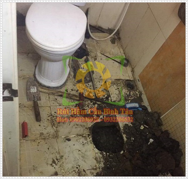 Xử l&yacute; bồn cầu xả nước chậm.